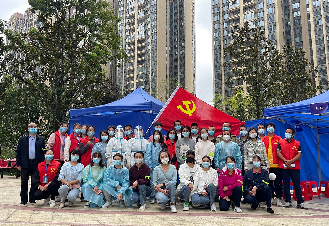 石文静律师、陈晓翔律师及案件秘书莫覃茜.jpg